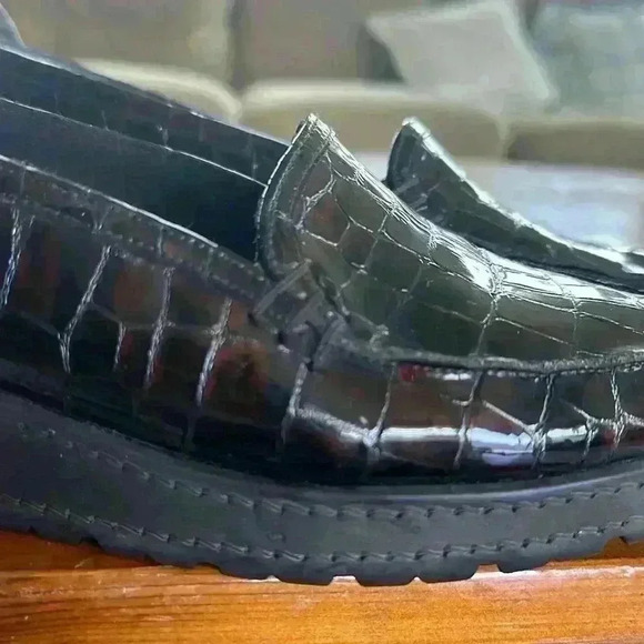 Stuart Weitzman women’s croc embossed Chunky Sole Slip-On loafers size 6.5 - Picture 5 of 6